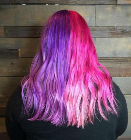 Puoli violetti puoliksi vaaleanpunainen pastelli hiukset
