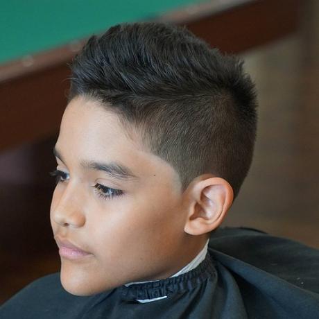 50 kiváló frizura és hajvágás tizenévesek számára 2021 -ben