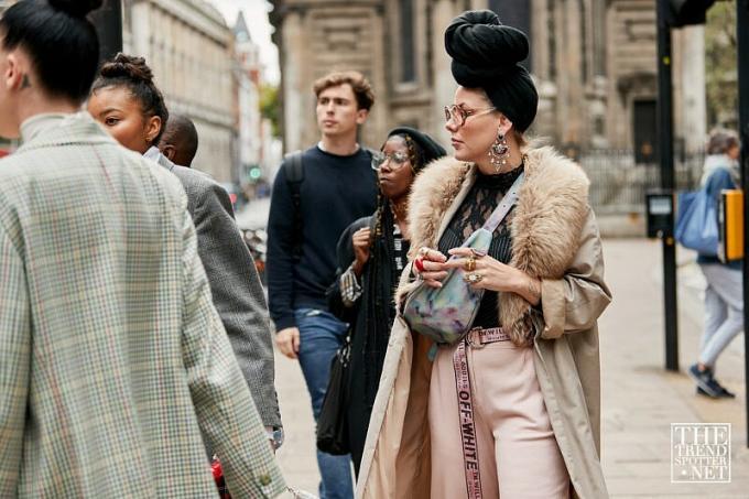 שבוע האופנה בלונדון קיץ אביב 2019 בסגנון רחוב (7 מתוך 59)