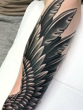 Angelo sparnų dilbio tatuiruotė