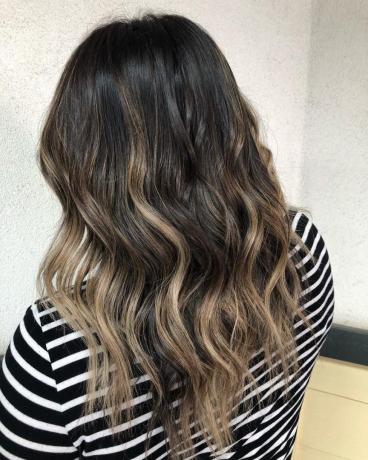Dunkle Balayage Ombre Haarfarbe