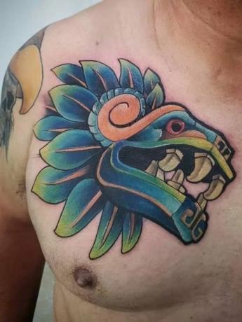 Aztec Quetzalcoatl tetoválás férfiaknak