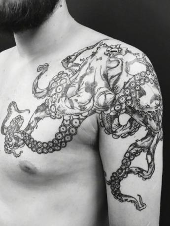 Татуировка на рамото на октопод
