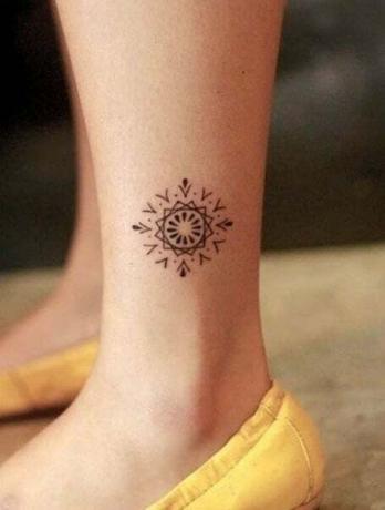 Lindo tatuaje de pierna