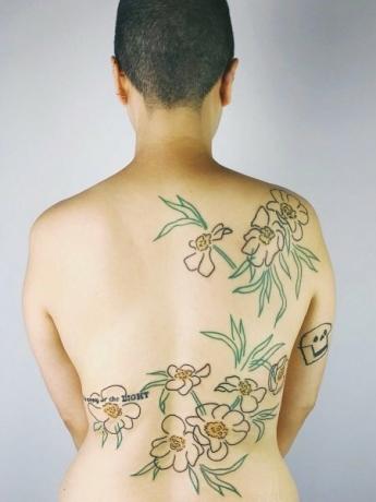 Tetovanie na chrbte a poke