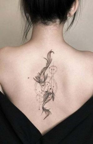 Уникални татуировки на гръбнака