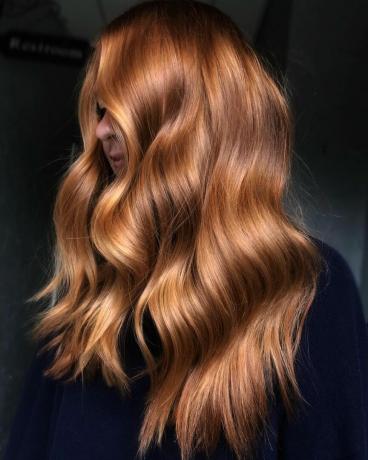 Руде світло -золотисто -каштанове волосся