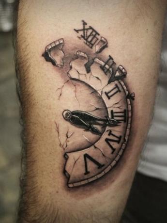 Tetovanie zlomených hodín