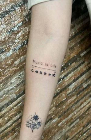 A zene az élet tetoválása (1)