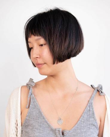Asyalı kız için modaya uygun kısa bob saç kesimi