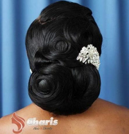 Černá svatební updo pro dlouhé husté vlasy