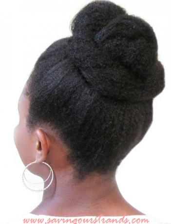 siyah kadınlar için üst düğüm kabarık saç modeli