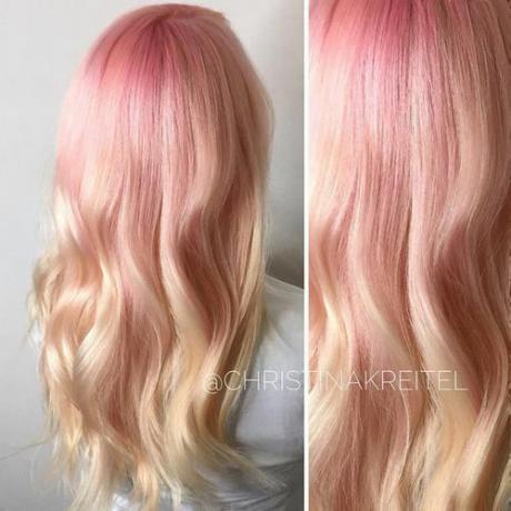 krémová blond farba vlasov s pastelovo ružovými korienkami