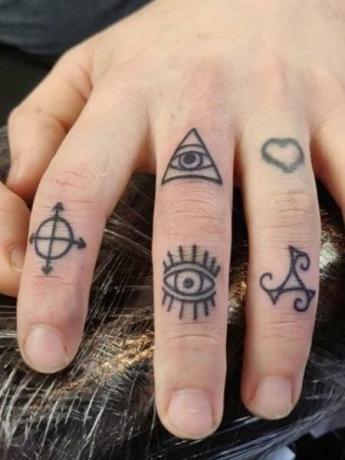 Tetovanie prstom 