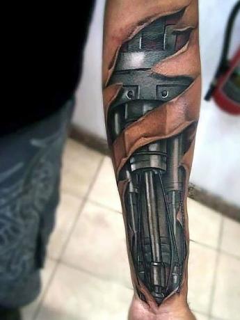 Mekaaninen käsivarren tatuointi