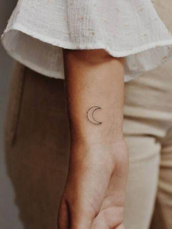 Minimalistické tetovanie na Mesiaci 