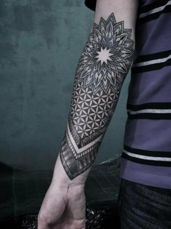 Elämän kukka -tatuointi 