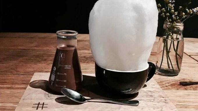Hash de café especial com chocolate quente
