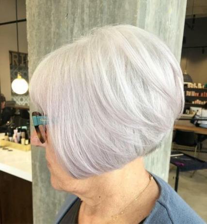 Ezüst Bob frizura 70 év feletti nőknek