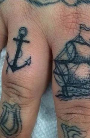 Anchor Finger Tattoo1