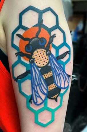 Tetovanie včelím slnkom 2