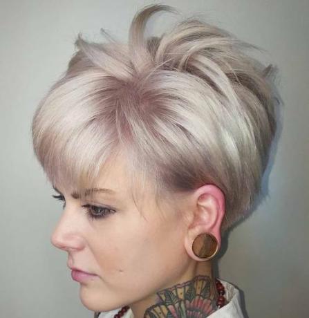 Ash Blonde Spiky Pixie frisyre