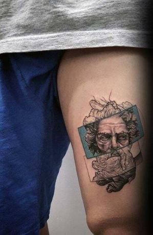 Jedinstvene tetovaže na bedrima (1)