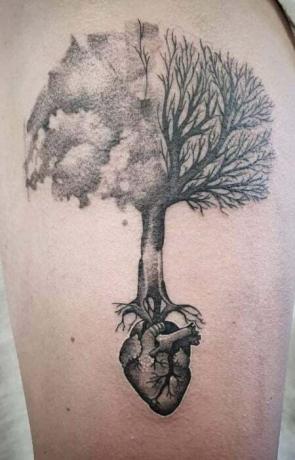 Δέντρο της ζωής με τατουάζ καρδιάς