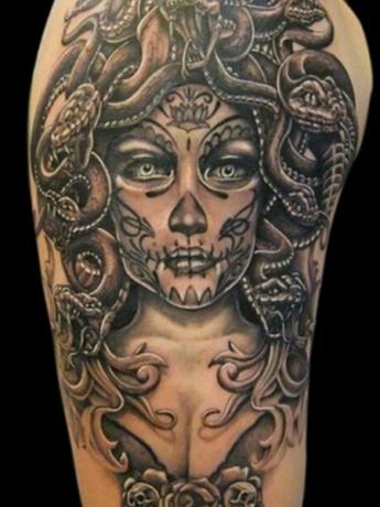 Medusa suiker schedel tatoeage