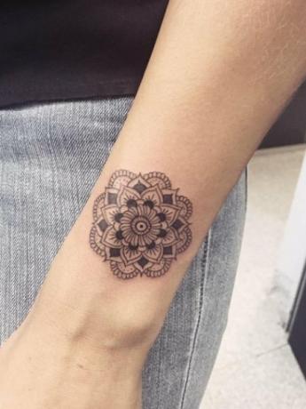 Håndledd Mandala tatovering for kvinner