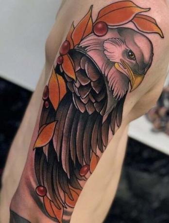 Neo-traditionele adelaar-tatoeage