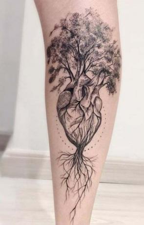 Gyvybės medis su širdies tatuiruote1