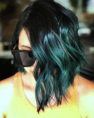 Smaragdovo zelený odtieň na vlasy