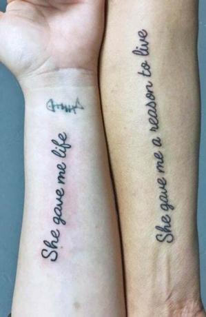 Äidin tyttären tatuointilainaukset 
