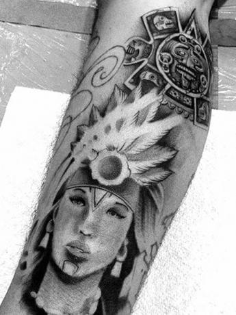 Aztec leg tatovering