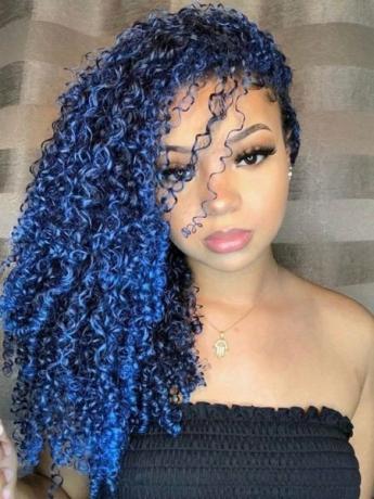 Siniset luonnolliset hiukset