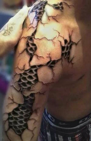 Tatuaż smoczych łusek