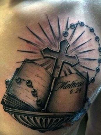 Jezus i Biblia tatuaż