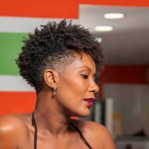 30 legforróbb rövid frizura fekete nőknek 2021 -re