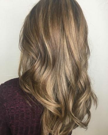 Ljusaska guldbrunt hår