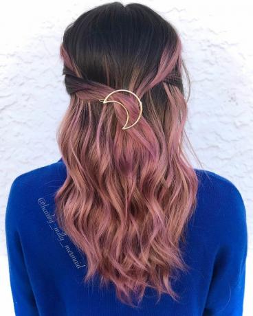 Nápad na farbu vlasov v ružovom zlate