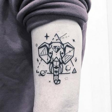 Geometrisk elefant tatovering
