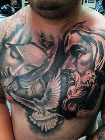 Исусова тетоважа на грудима1