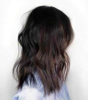 13 Neuveriteľných balayage tmavohnedých farieb na vlasy, ktoré môžete ukradnúť