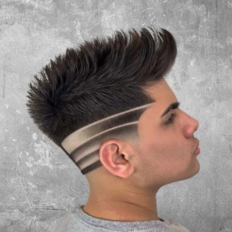 Rakad hårdesign på en fauxhök