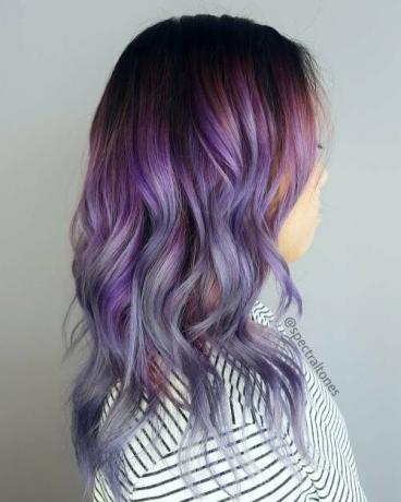 Daugiaspalviai purpuriniai balayage plaukai