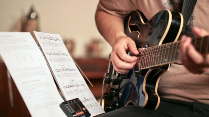 Musiikki -instrumenttien oppiminen harrastaja