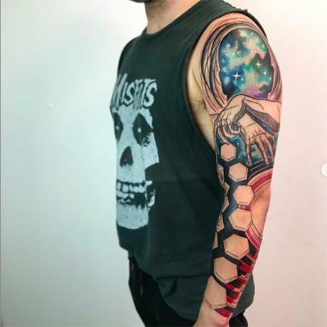 Abstraktna tetovaža z rokavi