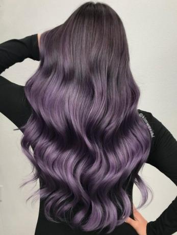 Tmavá levanduľová farba na vlasy
