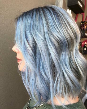 Pastelowe niebieskie włosy